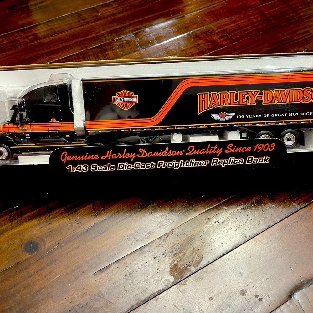 Iconic dye cast Harley Davidson truck.  Never use new add it to your collection.